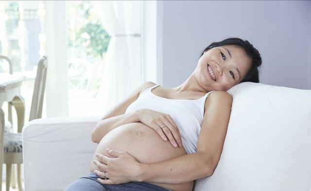 胎动时间每个人都不一样吗，孕21周+，头胎，一直没有明显胎动，胎动次数也很少，啥原因