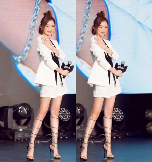 杨紫胸:明星真的腿都是自然细长直吗？