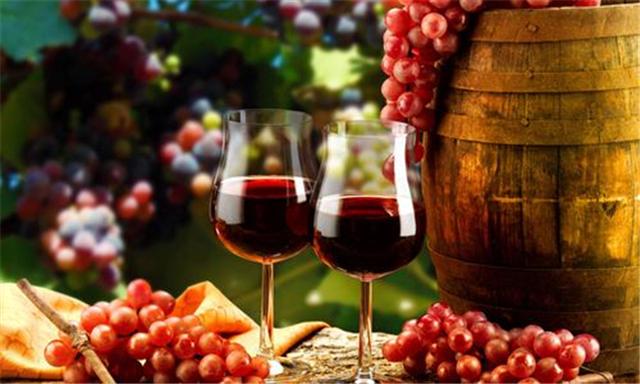 红酒适合配什么菜，有哪些美食搭配葡萄酒食用更佳？