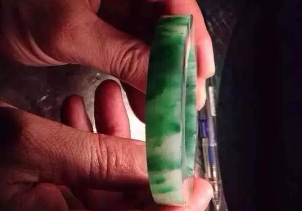 平安手镯的图片及价格,这个手镯市场价值有多少？