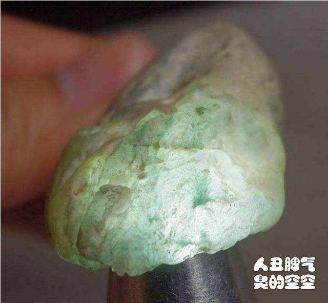 翡翠白月光手镯会变种吗,糯种翡翠手镯戴久会变透吗？