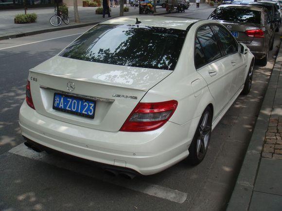 奔驰pullman,上海的汽车牌照是怎么排ABCD的？