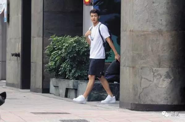 萧亚轩柯震东情侣照:萧亚轩大方谈分手，她的前男友们都有谁？
