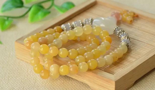 为什么玉要用水泡了再戴,新买的金丝玉手串戴之前用水泡吗？