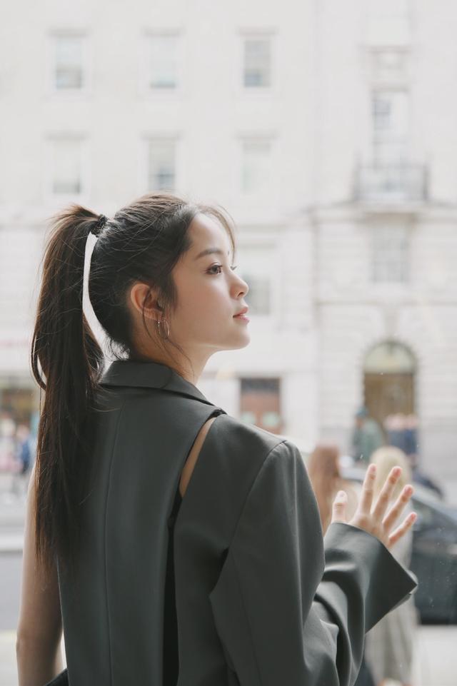 欧阳娜娜八卦:欧阳娜娜要凉？节目被裁，官博点名，欧阳娜娜紧急声明有救吗？