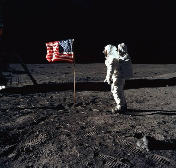 霍金预言 2023年，为什么始终有人不相信美国人上过月球