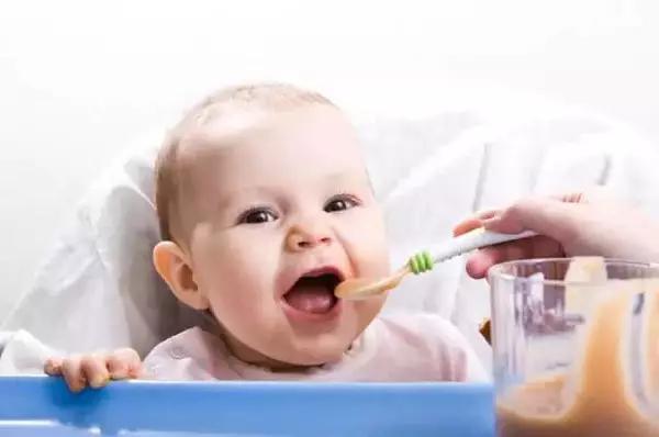 4个月的宝宝可以吃米粉吗，4个月的宝宝可以吃米粉吗？