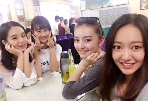 盛蕙子:当关晓彤室友是一种什么样的体验？