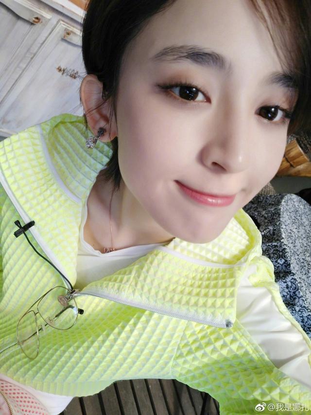 班嘉佳:范冰冰短发配皮衣又酷又美，哪些女星hold得住短发？