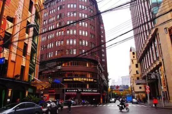上海美罗城事件:在上海买房，你会选择在郊区买别墅还是在徐家汇“蜗居”