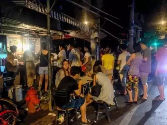 上海美罗城事件:在上海买房，你会选择在郊区买别墅还是在徐家汇“蜗居”