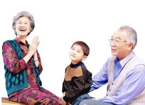 银饰喂奶孟瑶图片:哺乳期妈妈可以用哪些护肤品？