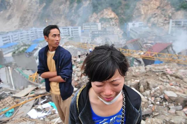 地震后的狗狗高清:汶川地震“猪坚强”住一室一厅还有专人伺候，你怎么看？ 地震后的狗狗