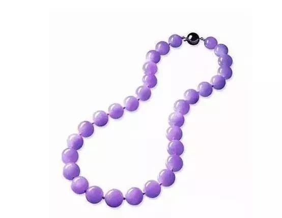 香港拍卖会上的顶级翡翠手镯,满绿的翡翠手镯一般什么样的价值最高？