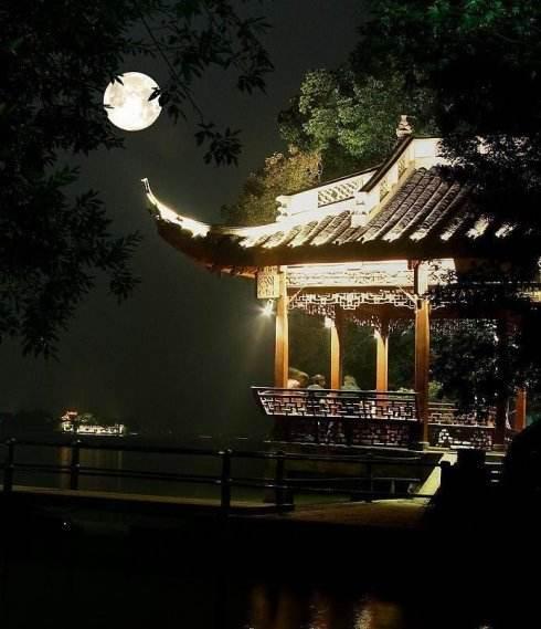 上联床前明月光如何对下联