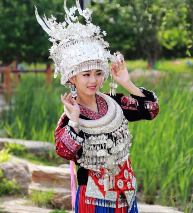 徐娇汉服:徐娇穿汉服惊艳、民族风原来这么美，哪些汉服元素适合日常搭配？