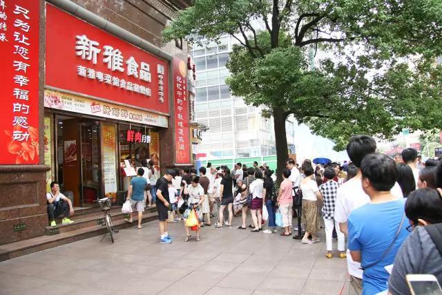 一盒腹泻月饼，知乎团灭大V，上海哪里的鲜肉月饼最正宗好吃
