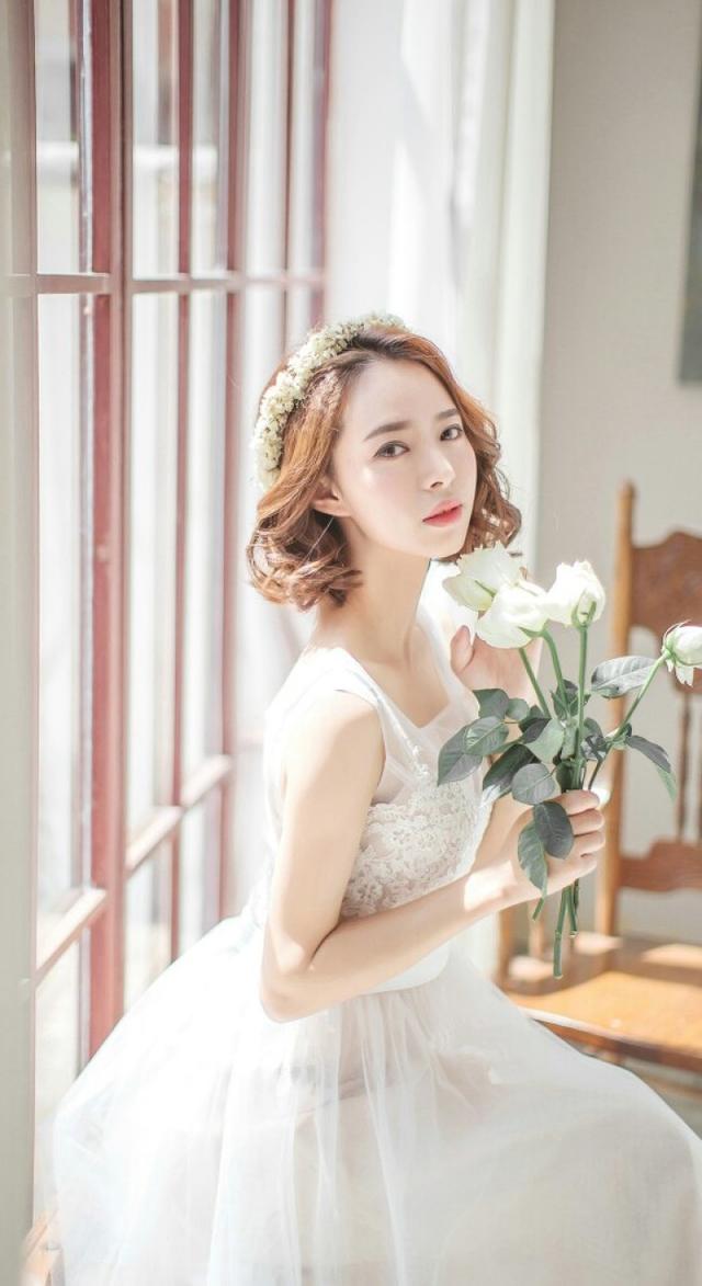<a href=https://maguai.com/list/32-0-0.html target=_blank class=infotextkey>女性</a>朋友结婚送什么:有个很漂亮的女朋友，最近要结婚，送她什么腕表上档次？(送女朋友什么手表好)