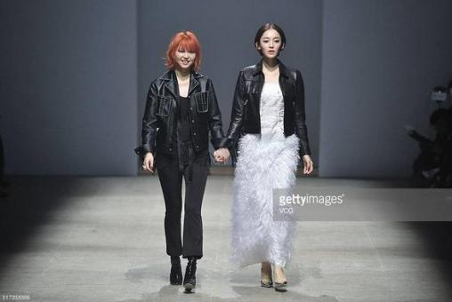 杨紫胸:明星真的腿都是自然细长直吗？