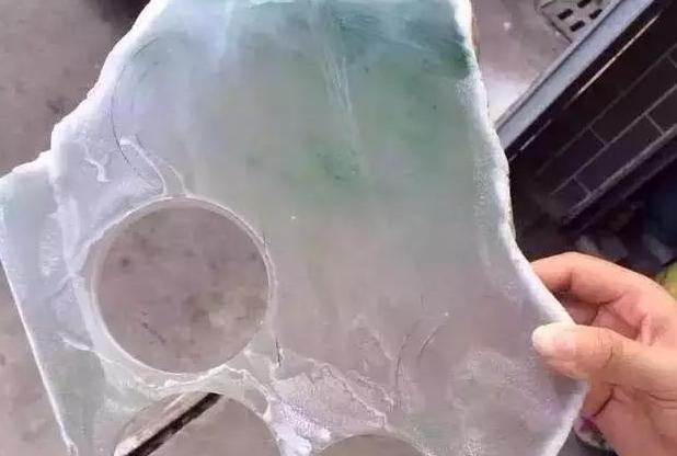 平安手镯的图片及价格,这个手镯市场价值有多少？