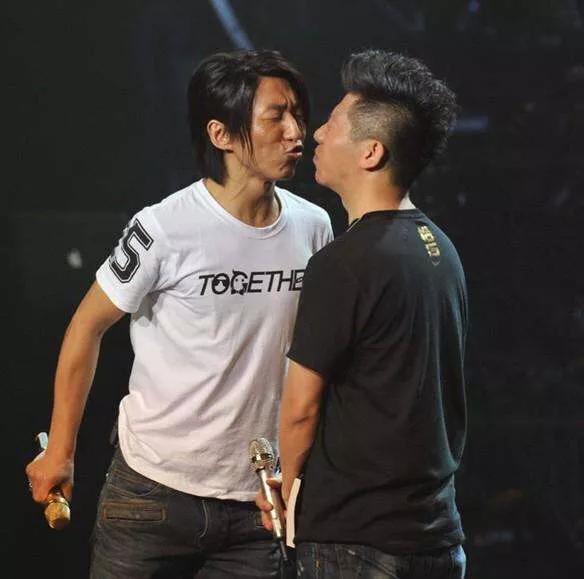 羽泉组合:以后羽泉这个组合还在吗？