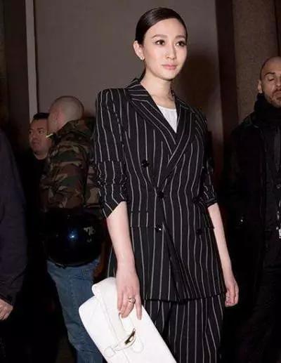 李小冉老公是谁:李湘李小冉同框，为什么二人同岁面貌体态却相差巨大？