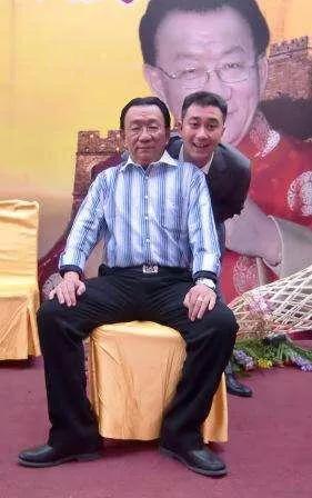 王自健前妻:王自健被妻子家暴并转移财产，他是第一个被家暴的男星吧？
