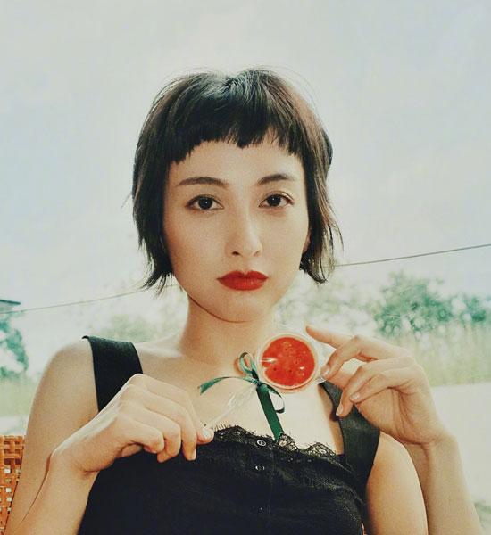 李维嘉吴昕:37岁吴昕晒“小男孩”写真，网友称像李维嘉，至今仍单身遭催婚