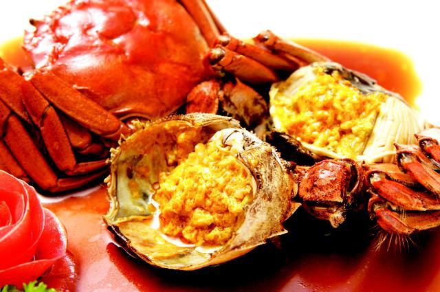螃蟹都有哪些美味吃法，吃螃蟹的时候，喝什么茶比较好？螃蟹有哪些比较美味的做法？