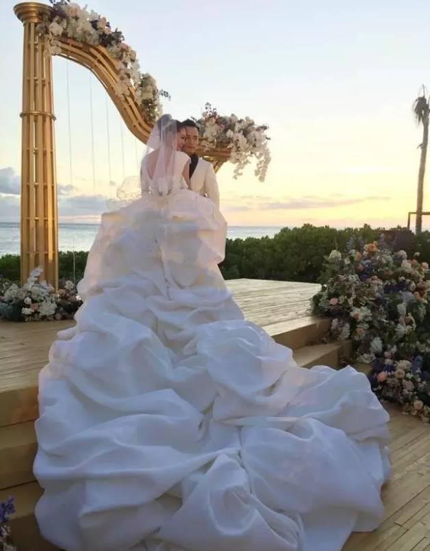 周杰伦结婚照:90后结婚不想拍婚纱照，可以吗？