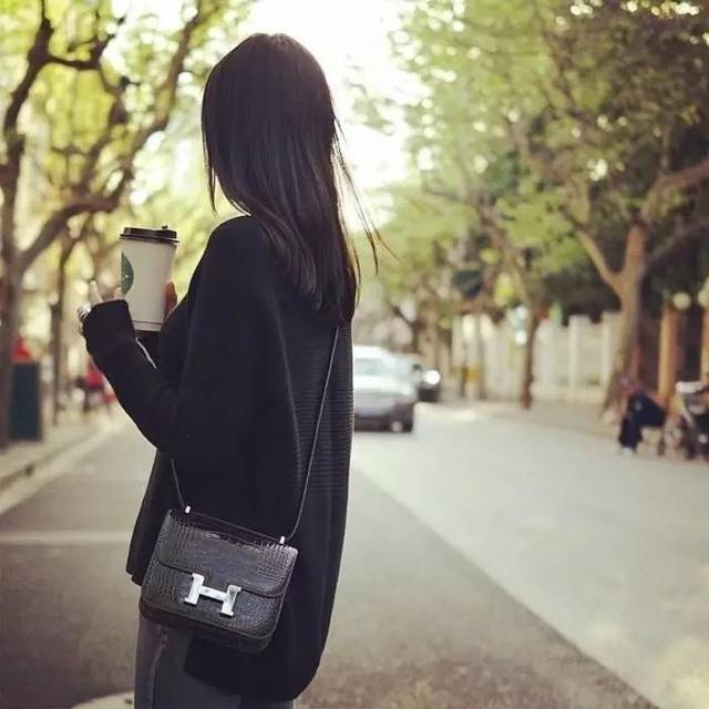 女生被要<a href=https://maguai.com/personal/ target=_blank class=infotextkey>微信号</a>会给吗，给了又是什么心理呢(女的被要微信是什么心理)