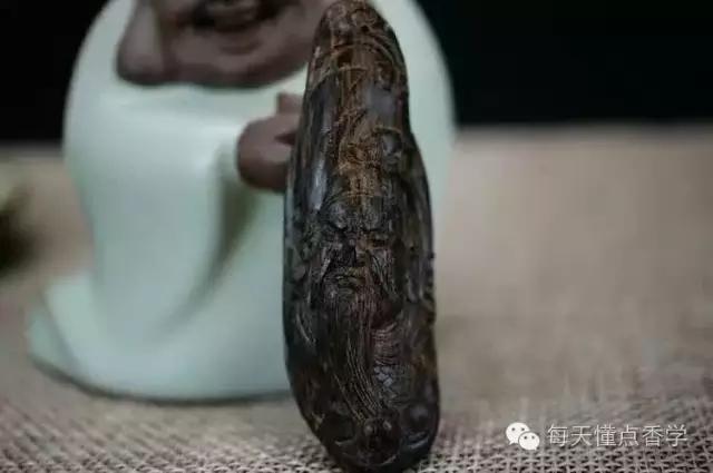烧沉香木有什么作用 焚烧沉香木是什么味道，有什么功效么？