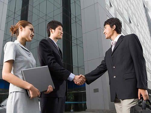 销售过程中，如何邀约客户公司的老板或者直接决策人？