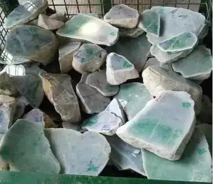 紫水晶原石为什么便宜,紫水晶是天然形成的还是人造的？