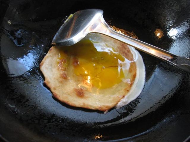 起酥油是否含有猪油，我看到台湾手抓饼中有起酥油，起酥油起什么作用