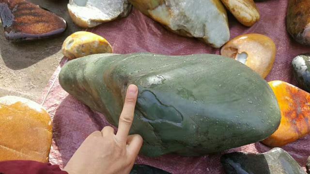 和田玉手镯种类,教你认识几种假和田玉手镯？