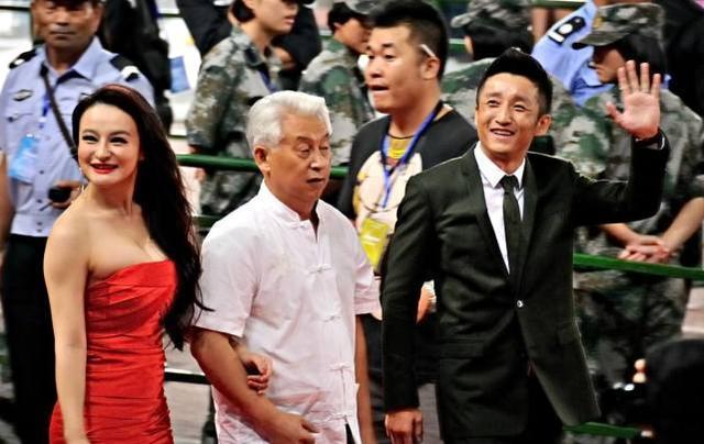 袁瑗:你怎么看乒乓球小选手袁媛被教练掐脸狂揉？
