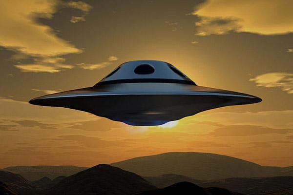 仔细看宇宙很恐怖UFO，地球上发现有真的UFO过吗