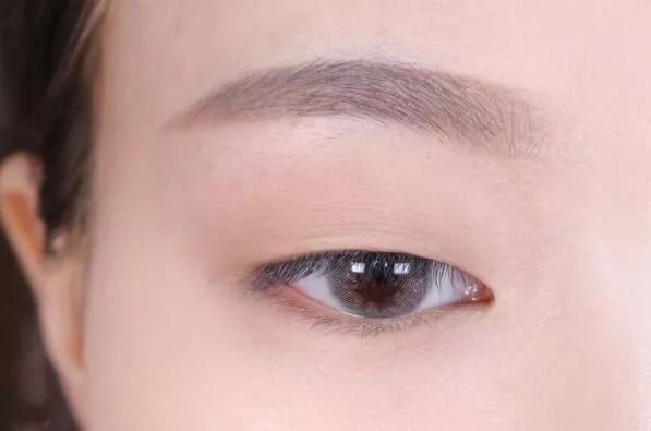 单眼皮如何化妆(怎么让单眼皮变成双眼皮简单方法)