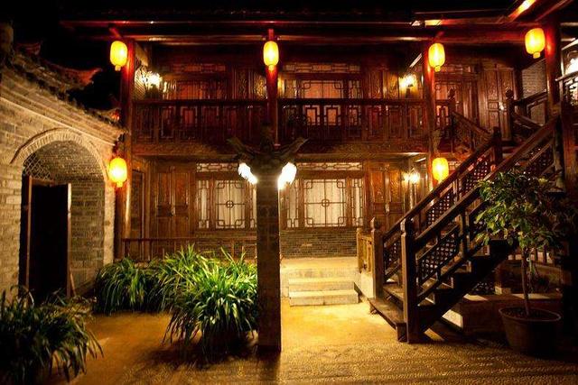 枕头下三不放,家里不用的旧枕头怎么处理？是直接扔掉吗？