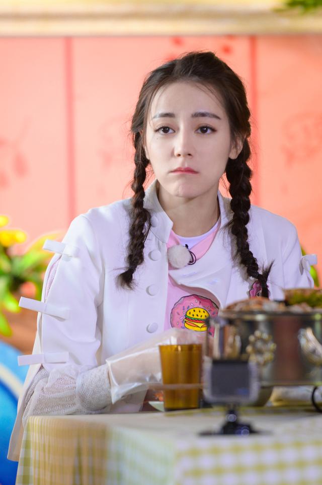鹿晗家庭背景:关晓彤和鹿晗配还是热巴和鹿晗配？
