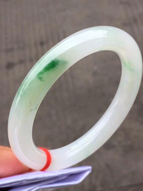 三大翡翠品牌,是新疆和田玉好，还是缅甸翡翠好？