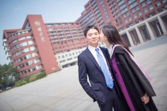 “奶茶妹妹”章泽天除了美貌还有哪里吸引了刘强东？