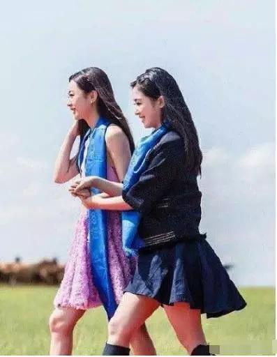 张含韵袁野:张含韵被偷拍裙底，卑微乞求不要蹲着拍，代拍们还有底线吗？