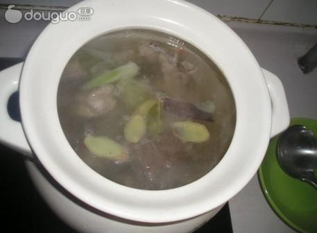 湖北人常用什么食材煲汤，湖北的莲藕排骨汤为什么被称为一绝？