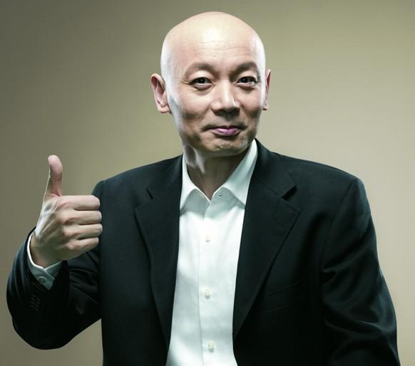 徐静蕾晒光头造型:剃光头会让人显年轻还是显老