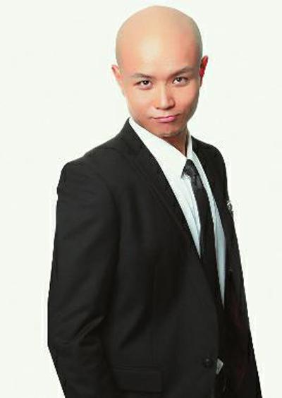 徐静蕾晒光头造型:剃光头会让人显年轻还是显老