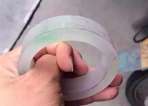 平安手镯的图片及价格,这个手镯市场价值有多少？