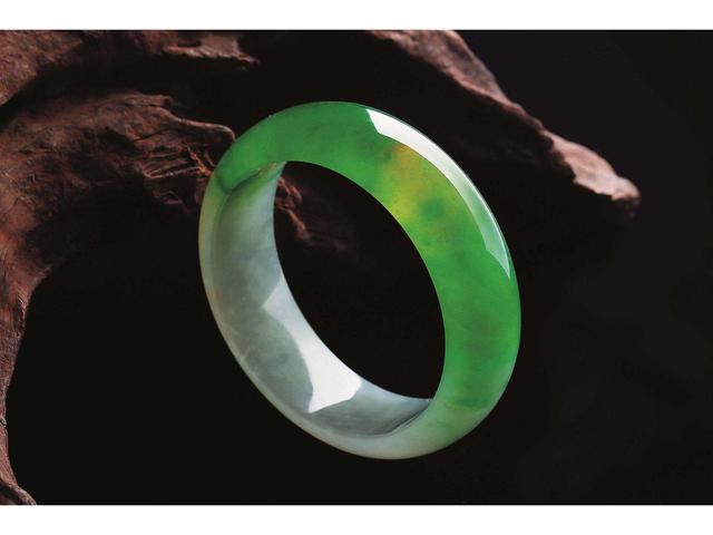 平安手镯的图片及价格,这个手镯市场价值有多少？