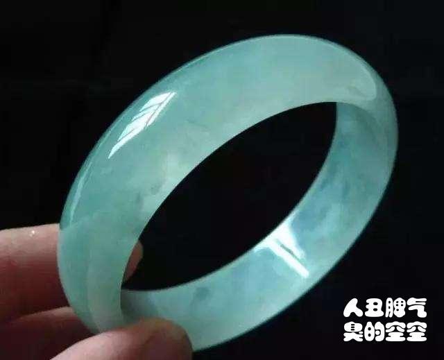翡翠手镯带黄翡好吗,翡翠手镯发黄变种怎么办？